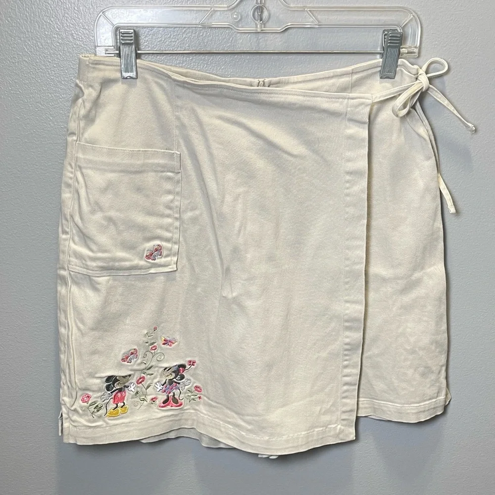 Disney Vintage Women's Embroidered Mickey and Minnie Beige Skort‎ Size Medium